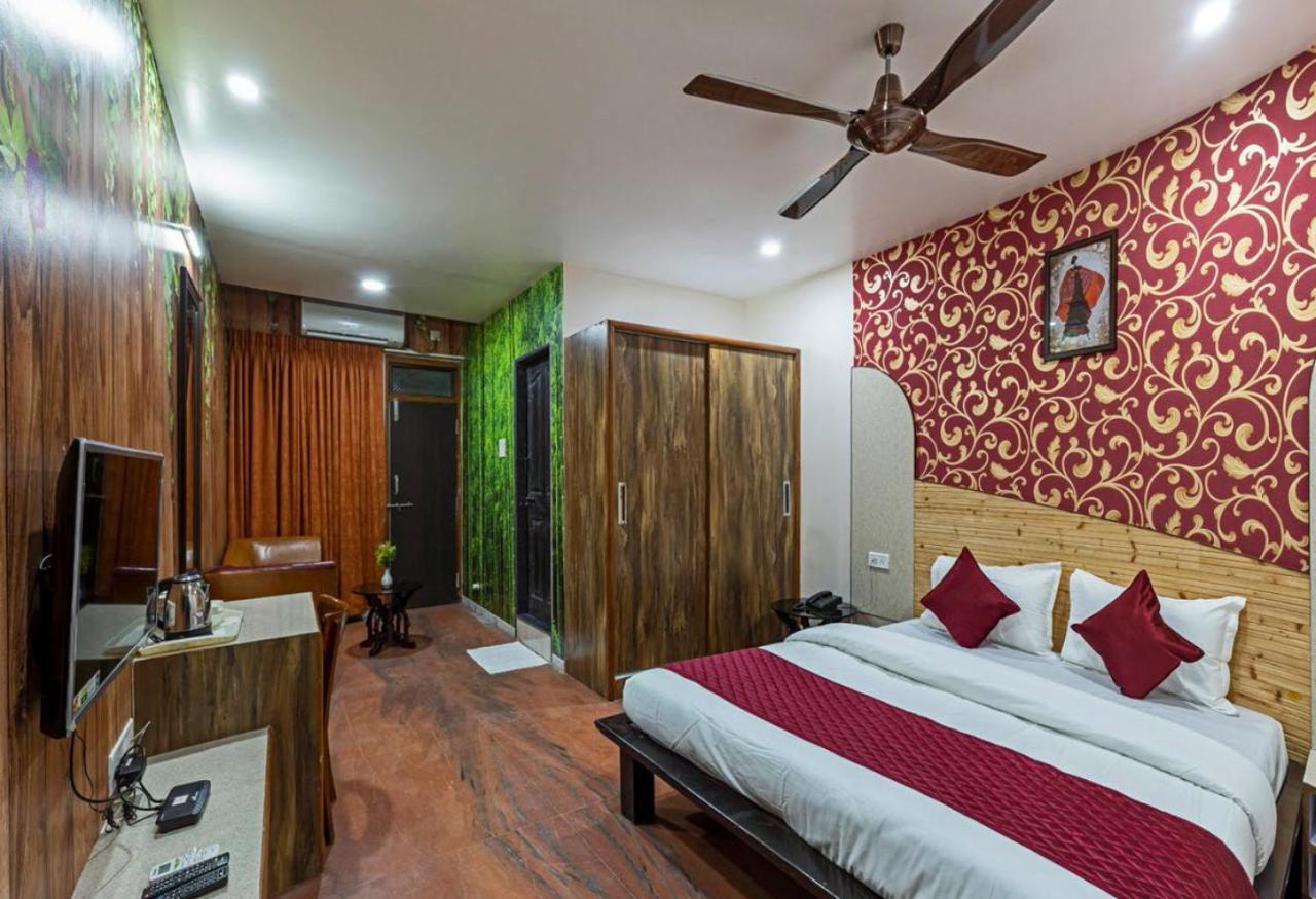 Hotel Blooming Soul Колхапур Екстер'єр фото