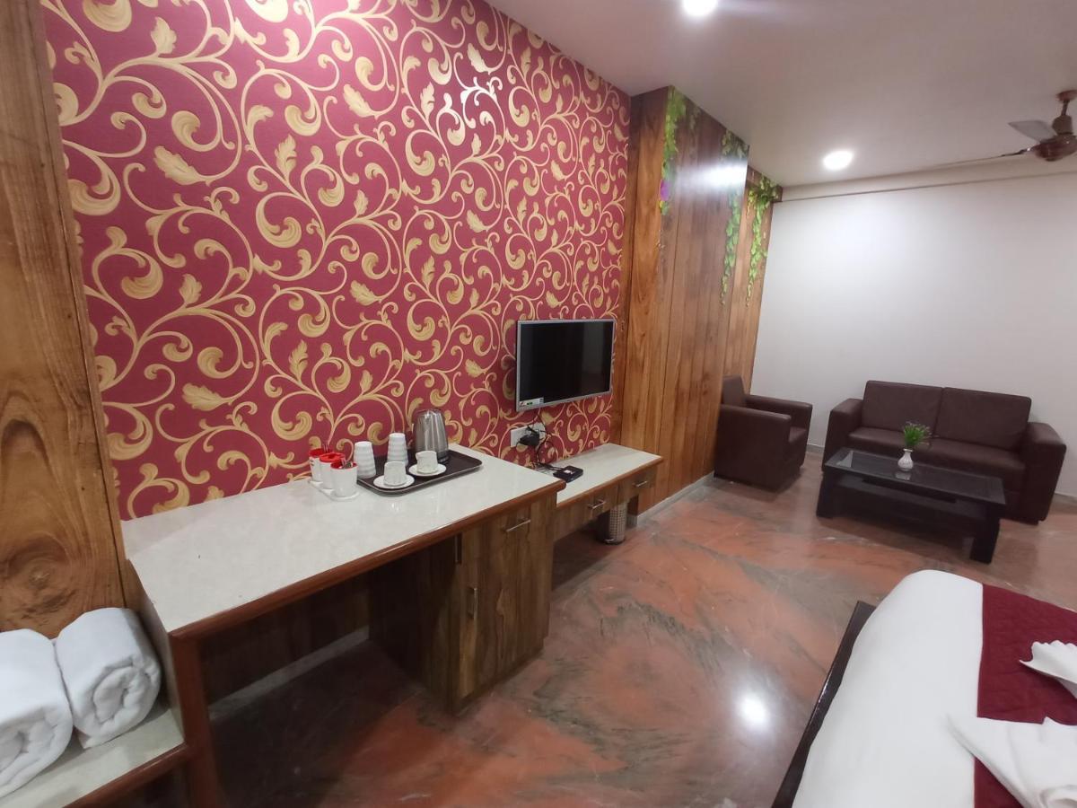 Hotel Blooming Soul Колхапур Екстер'єр фото